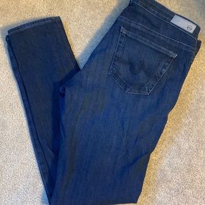 AG “The Legging Ankle” super skinny ankle jean, contour 360. Made in USA, sz 29.
